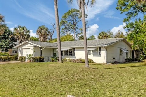 House in Venice, Florida 2 bedrooms, 106.09 sq.m. № 2098524 - photo 2