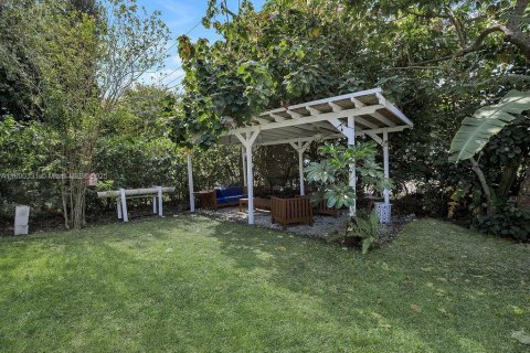 House in Coral Gables, Florida 1 bedroom, 71.35 sq.m. № 1944475 - photo 13