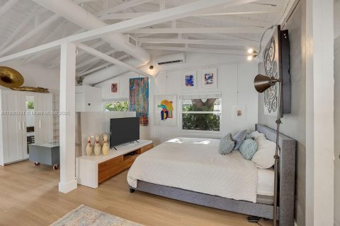House in Coral Gables, Florida 1 bedroom, 71.35 sq.m. № 1944475 - photo 4