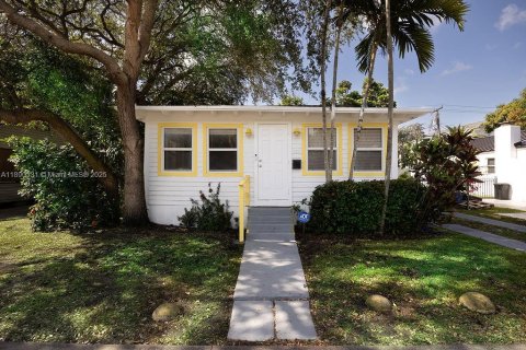 House in Coral Gables, Florida 1 bedroom, 71.35 sq.m. № 1944475 - photo 21