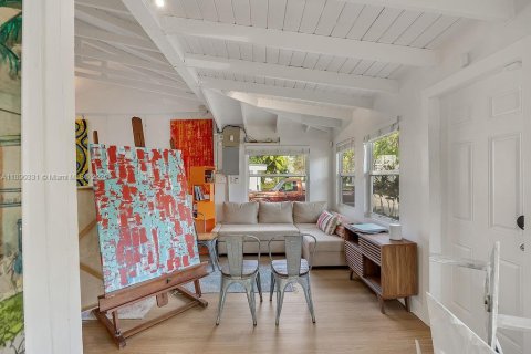 House in Coral Gables, Florida 1 bedroom, 71.35 sq.m. № 1944475 - photo 11