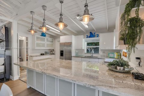 House in Coral Gables, Florida 1 bedroom, 71.35 sq.m. № 1944475 - photo 7