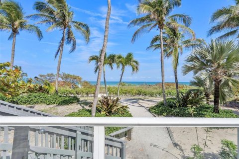 Condo in Surfside, Florida, 2 bedrooms № 2073756 - photo 29