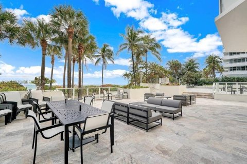 Condo in Surfside, Florida, 2 bedrooms № 2073756 - photo 27
