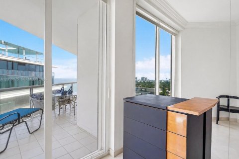 Condo in Surfside, Florida, 2 bedrooms № 2073756 - photo 9