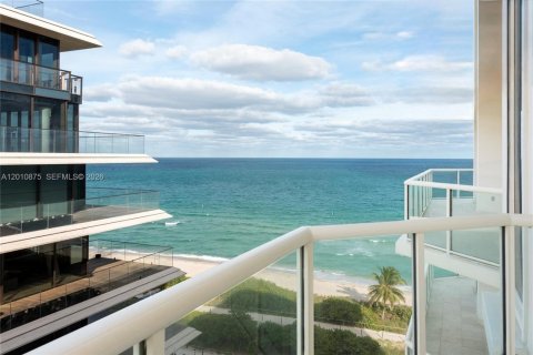 Condo in Surfside, Florida, 2 bedrooms № 2073756 - photo 10