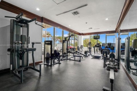 Condo in Surfside, Florida, 2 bedrooms № 2073756 - photo 21