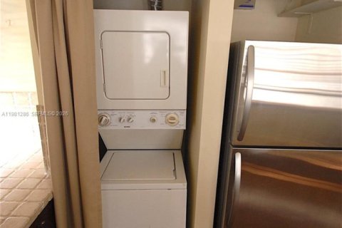 Appartement à louer à Miami Beach, Floride: 2 chambres, 95.22 m2 № 2044374 - photo 9