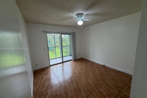 Copropriété à louer à Pembroke Pines, Floride: 2 chambres, 96.99 m2 № 2084222 - photo 5