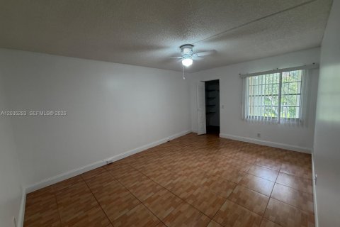Copropriété à louer à Pembroke Pines, Floride: 2 chambres, 96.99 m2 № 2084222 - photo 4