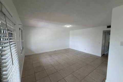 Copropriété à louer à Pembroke Pines, Floride: 2 chambres, 96.99 m2 № 2084222 - photo 3