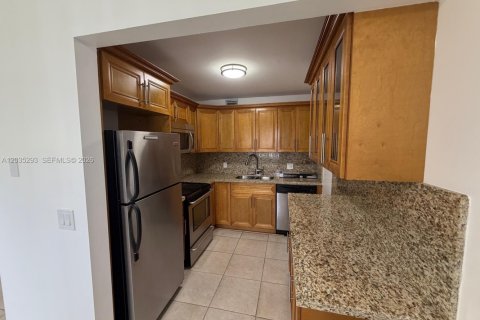 Copropriété à louer à Pembroke Pines, Floride: 2 chambres, 96.99 m2 № 2084222 - photo 6