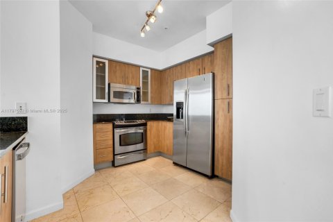 Condo in North Bay Village, Florida, 2 bedrooms  № 1728189 - photo 11