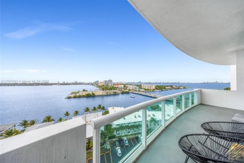 Condo in North Bay Village, Florida, 2 bedrooms  № 1728189 - photo 2