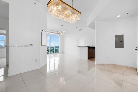 Condo in North Bay Village, Florida, 2 bedrooms  № 1728189 - photo 9