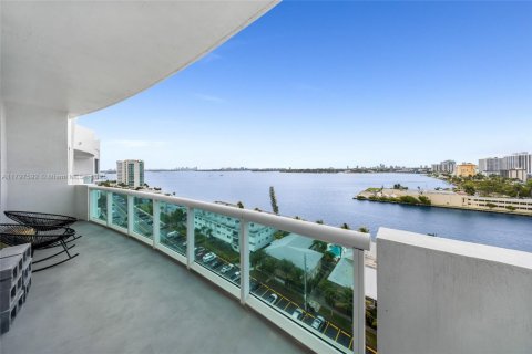 Condo in North Bay Village, Florida, 2 bedrooms  № 1728189 - photo 20