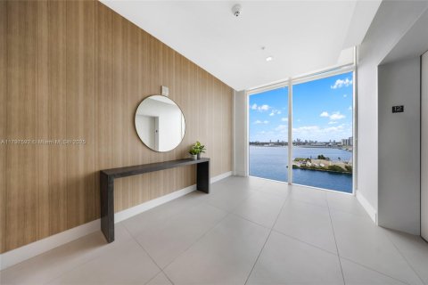 Condo in North Bay Village, Florida, 2 bedrooms  № 1728189 - photo 25
