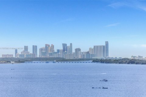 Condo in North Bay Village, Florida, 2 bedrooms  № 1728189 - photo 22