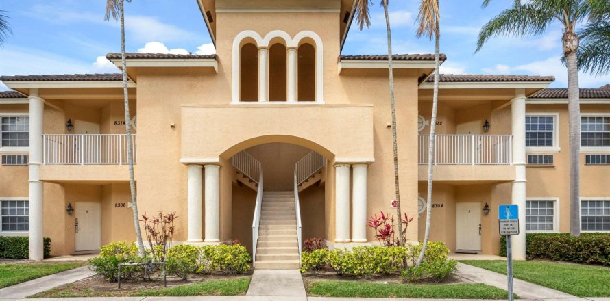Condominio en Port St. Lucie, Florida, 2 dormitorios № 2190445