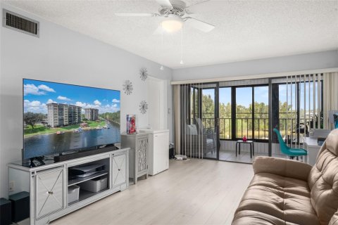 Condominio en venta en Lake Placid, Florida, 2 dormitorios, 92.07 m2 № 2109512 - foto 4
