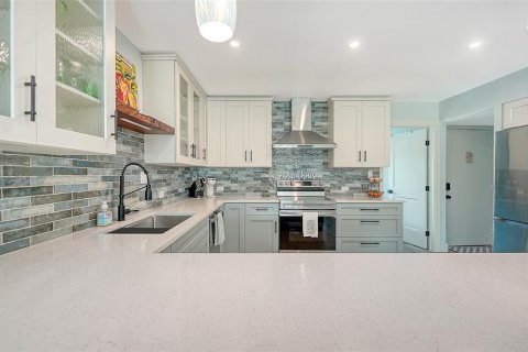 Villa ou maison à vendre à Longboat Key, Floride: 2 chambres, 84.73 m2 № 2149798 - photo 23
