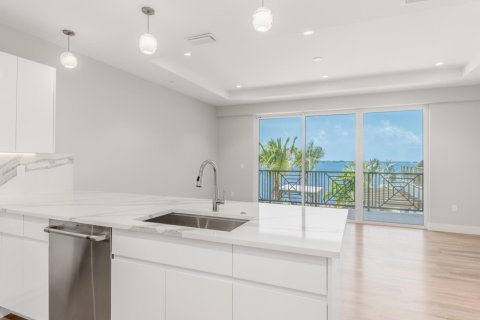 Condominio en alquiler en Stuart, Florida, 1 dormitorio, 98.29 m2 № 1160767 - foto 1