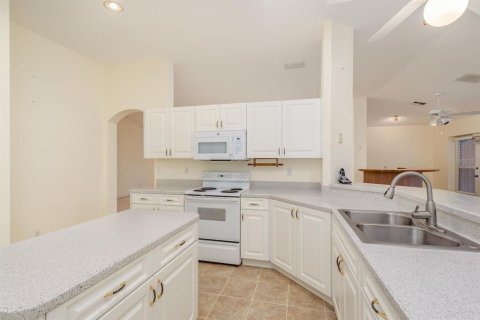 Villa ou maison à vendre à Sun City Center, Floride: 3 chambres, 213.12 m2 № 1834637 - photo 11