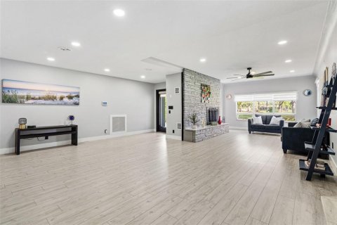 House in Saint Petersburg, Florida 4 bedrooms, 234.11 sq.m. № 2147529 - photo 5