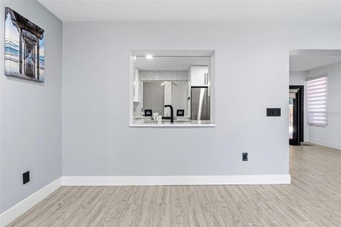House in Saint Petersburg, Florida 4 bedrooms, 234.11 sq.m. № 2147529 - photo 9