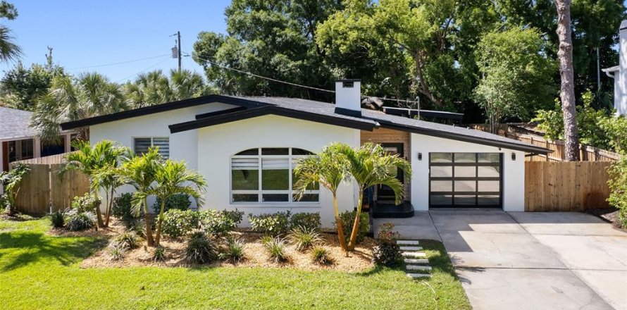 House in Saint Petersburg, Florida 4 bedrooms, 234.11 sq.m. № 2147529