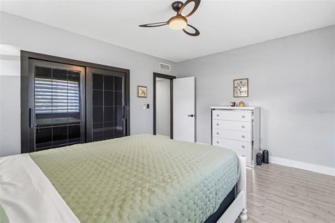 House in Saint Petersburg, Florida 4 bedrooms, 234.11 sq.m. № 2147529 - photo 25