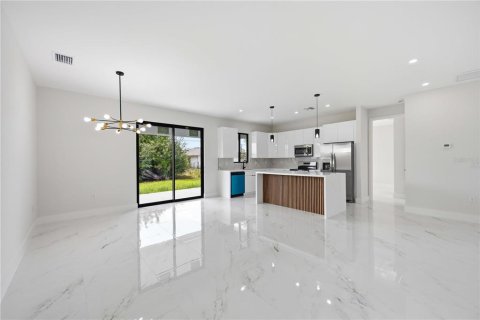 Villa ou maison à louer à Port Charlotte, Floride: 3 chambres, 121.52 m2 № 2308807 - photo 8