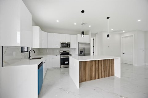Villa ou maison à louer à Port Charlotte, Floride: 3 chambres, 121.52 m2 № 2308807 - photo 10