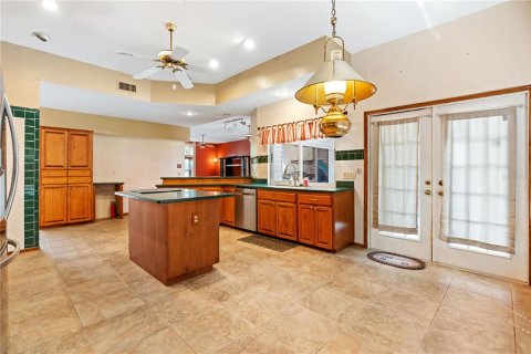 House in New Port Richey, Florida 4 bedrooms, 305.46 sq.m. № 1874027 - photo 13