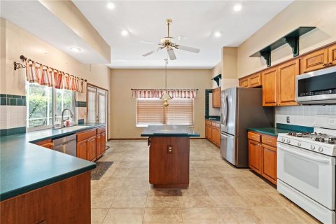 House in New Port Richey, Florida 4 bedrooms, 305.46 sq.m. № 1874027 - photo 9