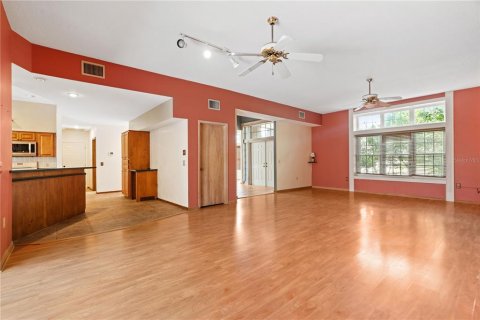 House in New Port Richey, Florida 4 bedrooms, 305.46 sq.m. № 1874027 - photo 6