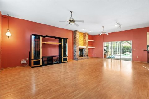 House in New Port Richey, Florida 4 bedrooms, 305.46 sq.m. № 1874027 - photo 8