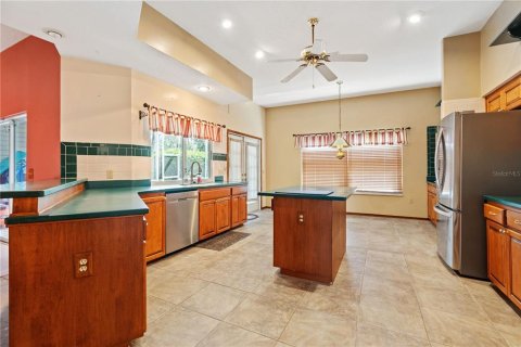 House in New Port Richey, Florida 4 bedrooms, 305.46 sq.m. № 1874027 - photo 12