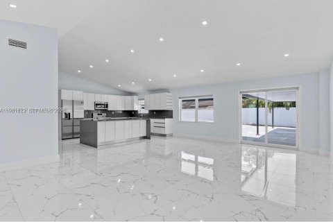 Купить виллу или дом в Майами, Флорида 4 спальни, 162.86м2, № 2043597 - фото 14