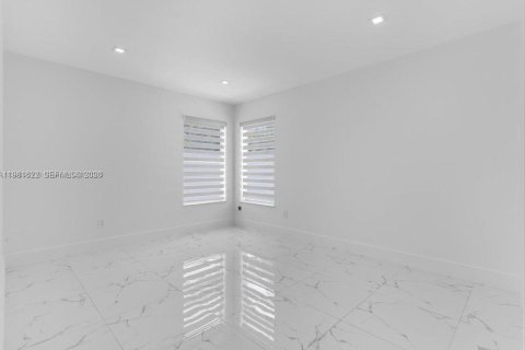 Купить виллу или дом в Майами, Флорида 4 спальни, 162.86м2, № 2043597 - фото 15