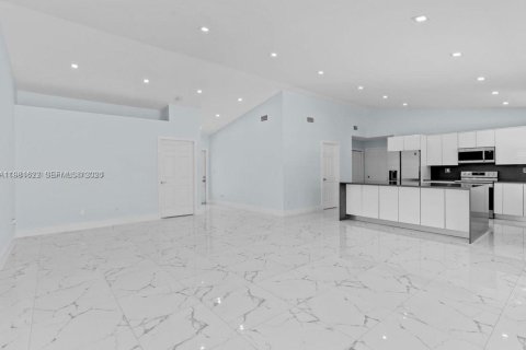 Купить виллу или дом в Майами, Флорида 4 спальни, 162.86м2, № 2043597 - фото 5