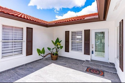 Купить виллу или дом в Майами, Флорида 4 спальни, 162.86м2, № 2043597 - фото 4