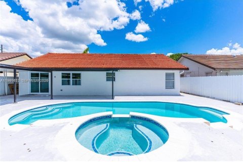 Купить виллу или дом в Майами, Флорида 4 спальни, 162.86м2, № 2043597 - фото 17