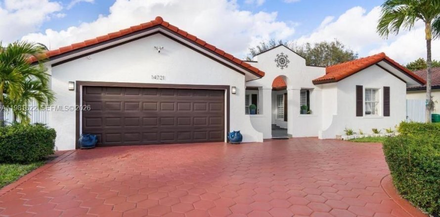 Дом в Майами, Флорида 4 спальни, 162.86м2 № 2043597