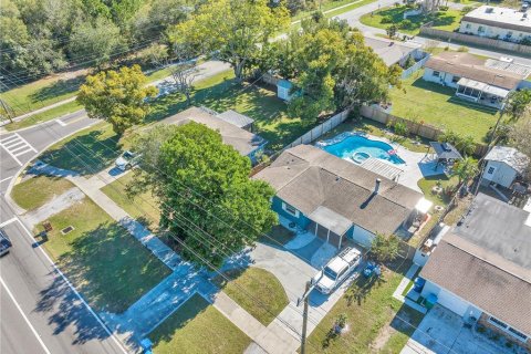 House in Clearwater, Florida 2 bedrooms, 97.92 sq.m. № 1918533 - photo 1