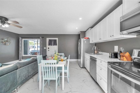 House in Clearwater, Florida 2 bedrooms, 97.92 sq.m. № 1918533 - photo 14