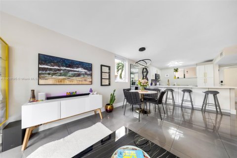 Copropriété à louer à Miami Beach, Floride: 2 chambres, 98.94 m2 № 1964943 - photo 7