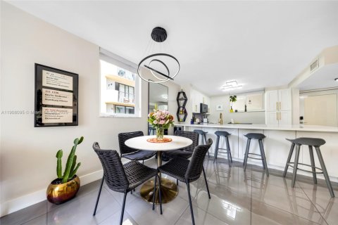 Copropriété à louer à Miami Beach, Floride: 2 chambres, 98.94 m2 № 1964943 - photo 8