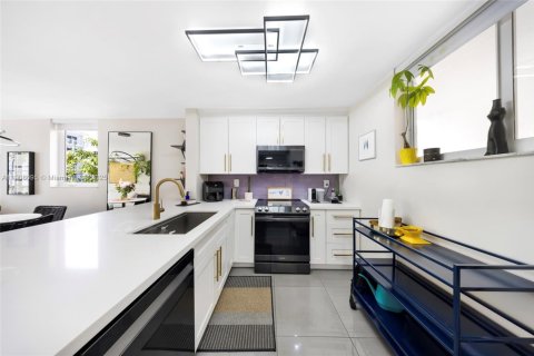 Copropriété à louer à Miami Beach, Floride: 2 chambres, 98.94 m2 № 1964943 - photo 11