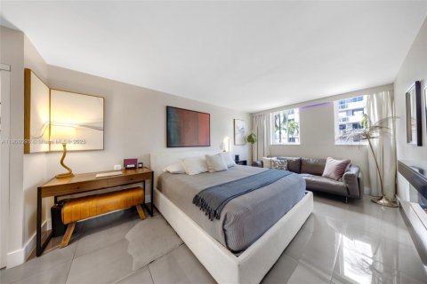 Copropriété à louer à Miami Beach, Floride: 2 chambres, 98.94 m2 № 1964943 - photo 18